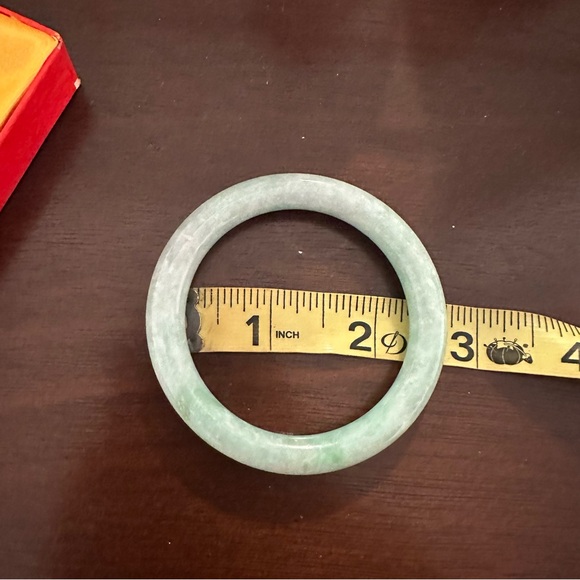 LIGHT GREEN JADE BANGLE - Picture 2 of 6